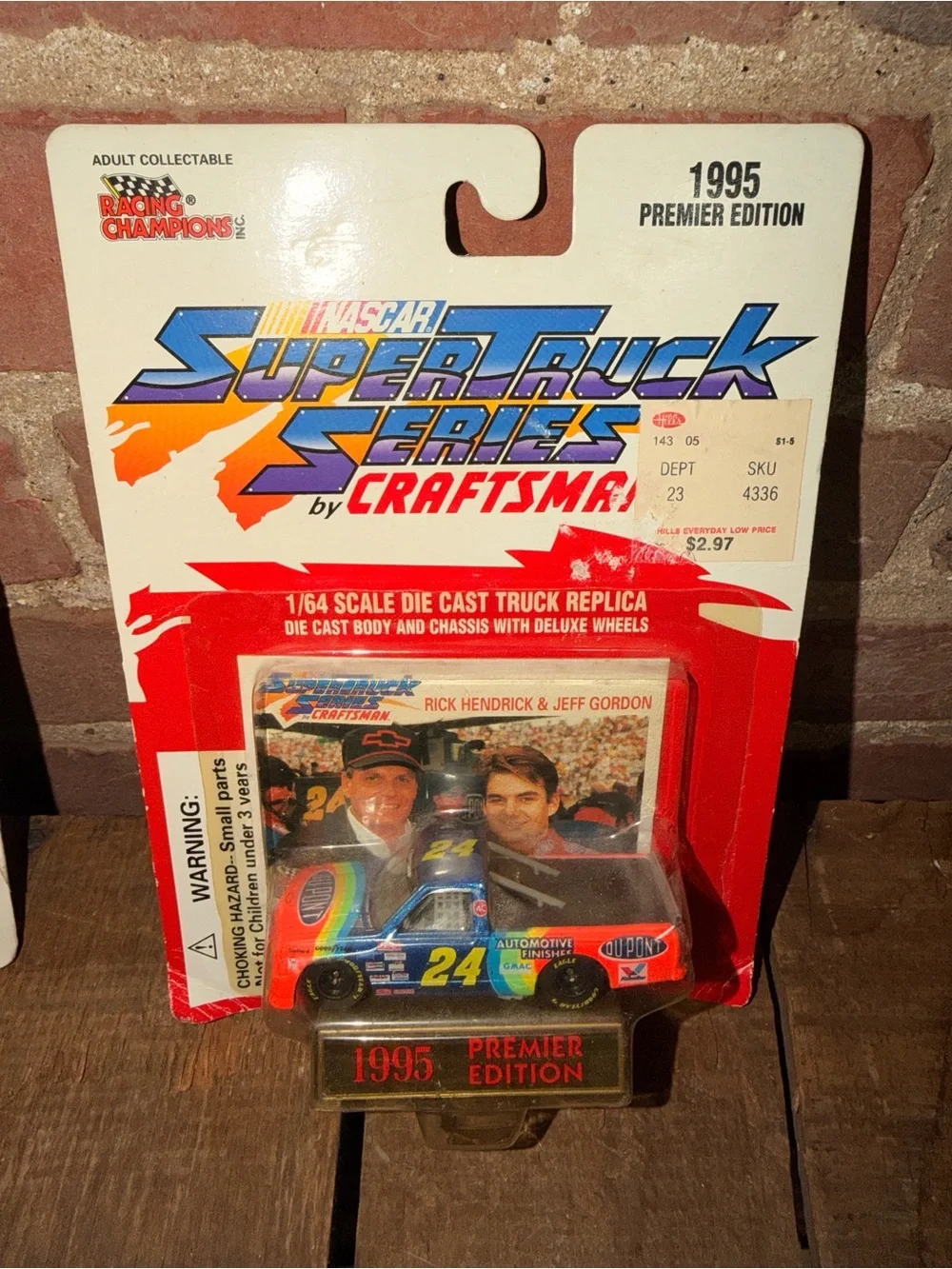 Jeff Gordon NASCAR #24 Championship Racing Car Toy Truck Key Chain 1995